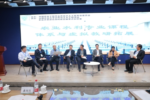 经理胡笑涛主持主题环节圆桌会议_副本.jpg