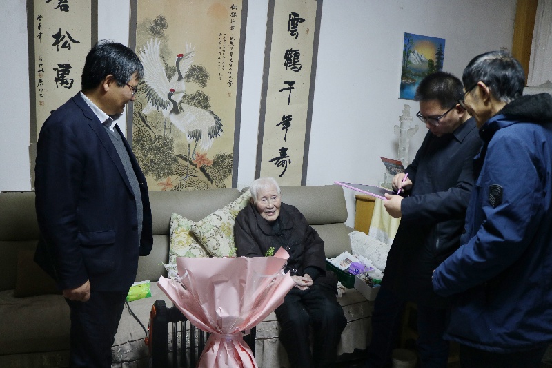 熊运章_副本.jpg