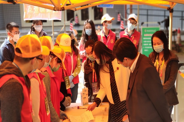 a3bd8fa54c06412b876736fbaa79b30d.jpg 公司领导查看返校工作材料1.jpg