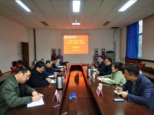 e5db59566c7a4f67a893199be33444b0.jpg 座谈会会场_副本.jpg