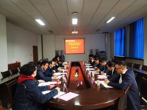 26a1b4aa4b134deba6f9405e40a5ed1b.jpg 座谈会现场_副本.jpg